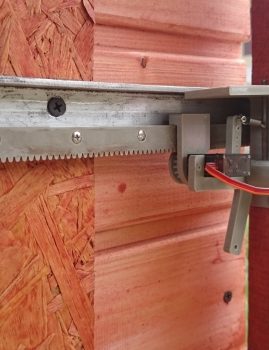 Automatyczna zasuwa drzwiczek do kurnika